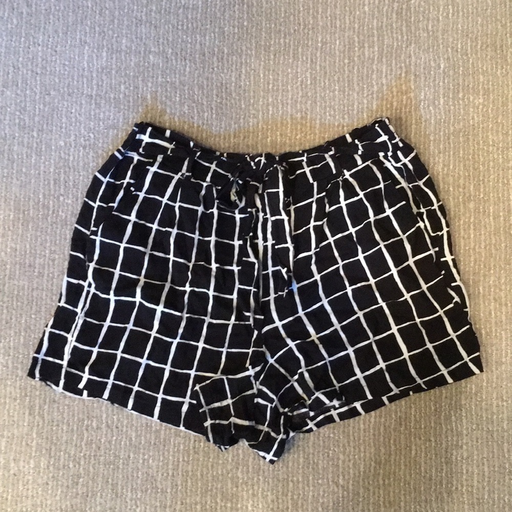 Black and white geometric shorts